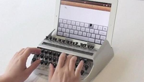 Sakn evde denemeyin! Darbeleri yavalatlm daktilo ile yeni a yaz yazma arac.