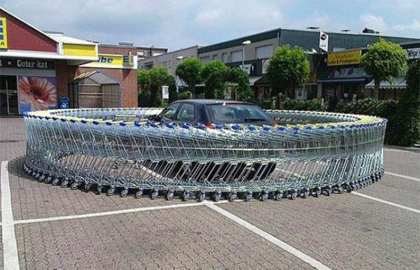 Alveri arabalaryla birisinin arabasnn etrafnda sonsuz dng oluturun