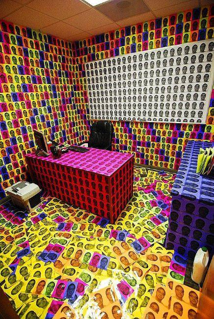 Ev arkadanzn odasn kendi fotoraflaryla kaplayn