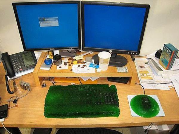 Arkadanzn alma masasndaki eyalar jle iinde muhafaza edip onun yzyllar sonra bile hatrlanmasn salayn