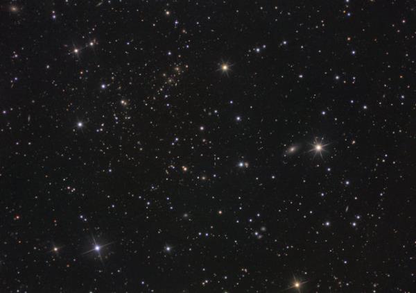 7. Havann ak olduu bir gece gkyzne bakarsanz Andromeda galaksisini grebilirsiniz, bu gzlerinizin kck bir k huzmesini yakalayabilecek kadar hassas ve gl olduu anlamna gelir zira bu komu galaksi 2,5 milyon k yl uzaklktadr.