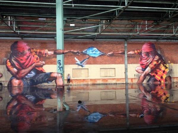 Brisbane'de almann kolay olmadn vurgulayan Magee, Brisbane'nin kltre kar ok muhafazakar olduunu ve hkmetin ilgin olan eylere kar ktn sylyor.