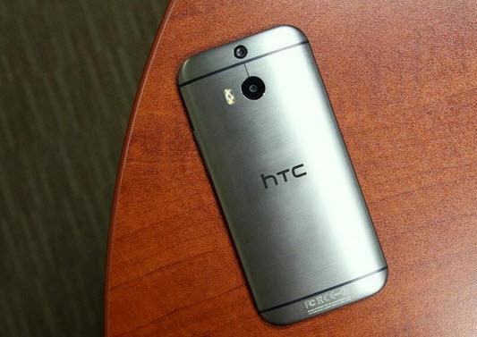 300 milisaniye denklanr hzna sahip olan kamera ift LED fla ile daha doal renkler elde edilebiliyor. 2688x1520 piksel znrlnde fotoraf ekebilen cihaz ayn zamanda HDR ve panaroma grnt de alabiliyor.