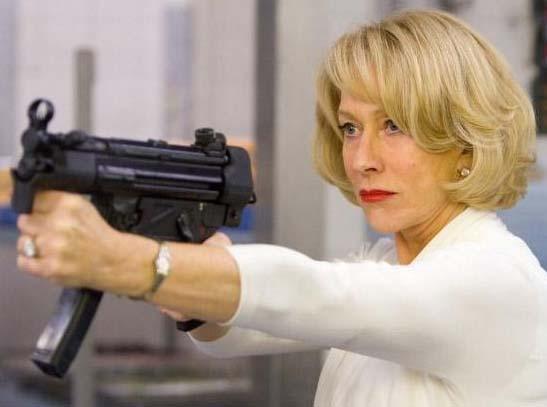 Helen Mirren te en ok artan eli silahl kadn yldz. Hem kamera karsnda hem de zel yaamndaki tavrlaryla zarafetin simgesi olan Mirren son filmi Red'de eline silah alarak herkesi artt.