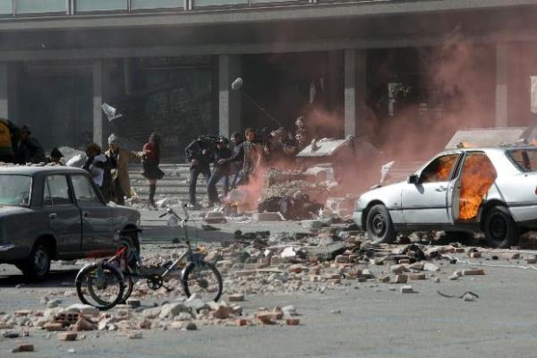 Beyazperdenin gen kuak oyuncularndan Elizabeth Olsen, nceki gn Avengers serisinin yeni halkas Age of Ultron'un setinde grntlendi.