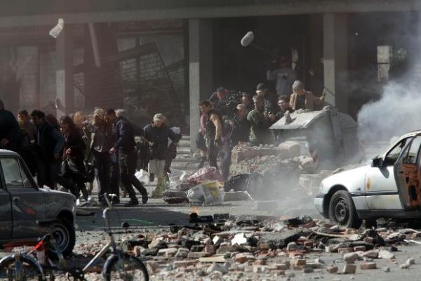 O gn sette bir patlama ve kovalamaca sahnesi ekiliyordu.