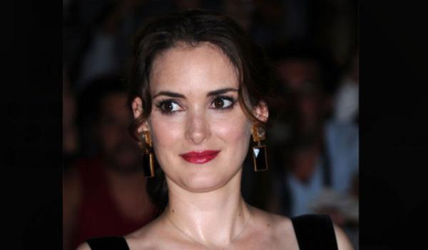<p><b>WINONA RYDER </b></p>    Hastalndan bahsederken "Baz gnler kendimi ok iyi hissediyorum ancak ardndan byk bir depresyona srkleniyorum.