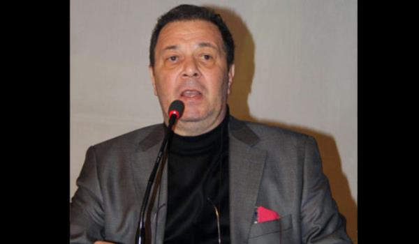 <p><b>YALIN MENTE </b></p>    <p>DOST BLDKLERM ALKOL MASASINDAK BEDAVACILARMI </p>  TV ekranlarnn nl komedyenlerinden Yaln Mente de alkol bamls olup byk uralar vererek bundan kurtulan nllerden. Katld TV programlarnda ve yapt syleilerde de yaadklarn hi ekinmeden dile getiriyor Mente.