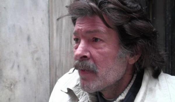 Hem oyunculuk hem de mankenlik ve foto modellik yapyordu. Bebek yzyle gen kzlarn gzdesiydi. Ama 23 yandayken geirdii bir trafik kazas onun haytn deitirdi. Bu kazada sa el bilei yaraland ve bunun sonucu Engin hayata kst. Kariyeri de de geti. Yaadklarn kaldramayp depresyon sebebiyle alkole snd. zmir'de bir otobs duraklarnda yaad bir sre, Mesut Engin'e stanbul Bykehir Belediyesi Kayda Darlaceze Mdrl kaplarn at.