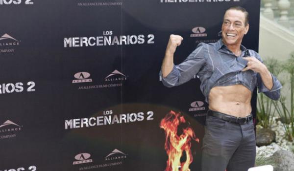 <p><b>JEAN CLAUDE VAN DAMME</b></p>    Trkiye'yi de ziyaret etmi nl aksiyon film yldz Jean-Claude Van Damme kariyerinin durgun olduu zamanlarda bipolar kiilik bozukluu hastal geirmiti.