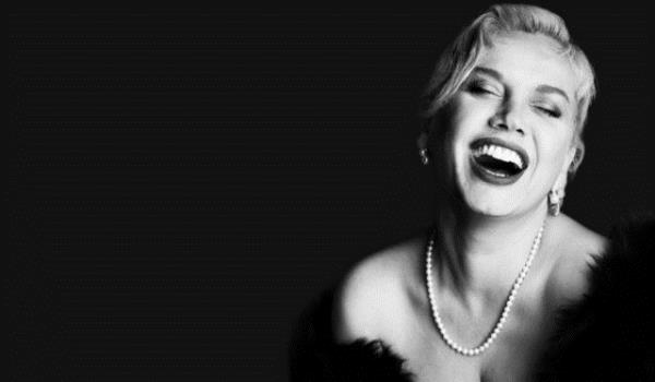 <p><b>SEZEN AKSU</b></p>    <b>PANK ATAK:</b> nl sanat uzun yllardr 'panik atak' hastal tedavisi gryor. Zaman zaman iini basan, ruhunu daraltan skntlardan kurtulamayan sanat, bu sorundan muzdarip.