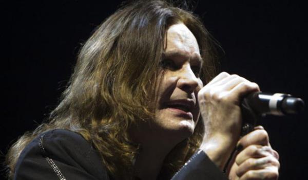 <p><b>OZZY OSBOURNE</b></p>    nl rock yldz ei Sharon Osbourne tarafndan bir pil reklamndaki hi durmayan tavanlara benzetmiti. Bayan Osbourne "Her arksnn ilham ona bu ak modundayken gelirdi. Bu korkuntu" diye konumutu.