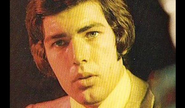 <p><b>MESUT ENGN </b></p>    <p>KRAL DARELERNDEN DARLACEZE'YE </p>    O, yakkll 'talandrlm' eski bir aktr. Trk sinemasnn hzla hretin zirvesine trmanp sonra alkol batana saplanan ve sokaklara den bir oyuncusu. Bir zamanlar Yeilam'n en baarl aktrlerinden biriydi Mesut Engin. 1973 ylnda Ses dergisinin at yarmada birinci seilerek sinemaya adm atmt.