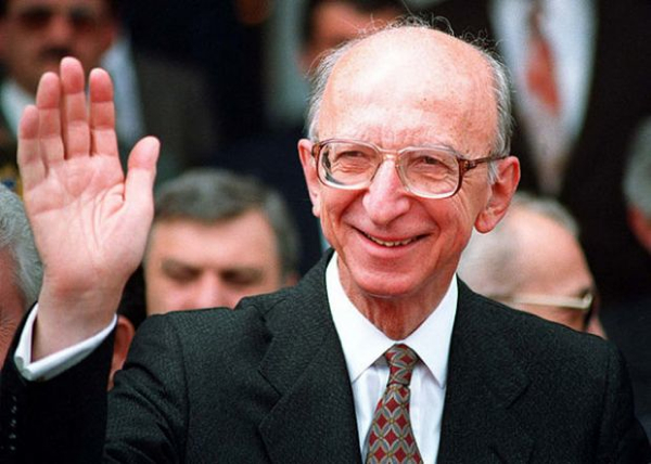 Prof.Dr. Erdal nn (Bilim adam-politikac)