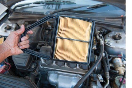 <p><b>Tasarruf iin hava filtresini deitirin</b></p>    Karbratrl aralar iin doru olan bu uygulama, enjeksiyonlu aralarda geerli deil. Hava filteresini deitirmek motorun performansn artrsa da yakt tketimini azaltmyor.