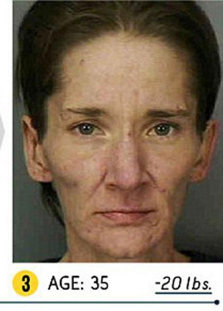 Amy en az 50 yanda gsteriyordu.