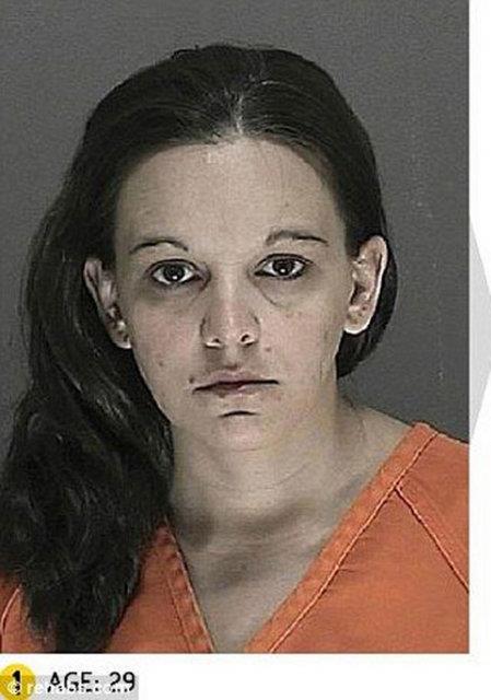 Carrie: lk uyuturucu kullanmndan 2012 ylnda tutukland. Daha sonra serbest kald.