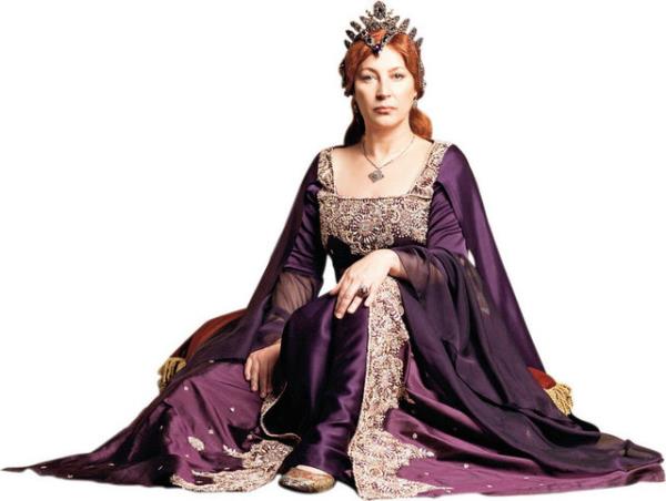 Yeni Hrrem Vahide Grdm  Meryem Uzerli'nin vedasnn arndan 102'nci blmde sesini duyurdu, 103'nc blmde yzn gsterdi. zleyicilerin yal bulduu Grdm'n nmzdeki sezon gsterecei performans hem dizinin hem de canlandrd karakterin mrn belirlemede hayati bir nem tayacak.