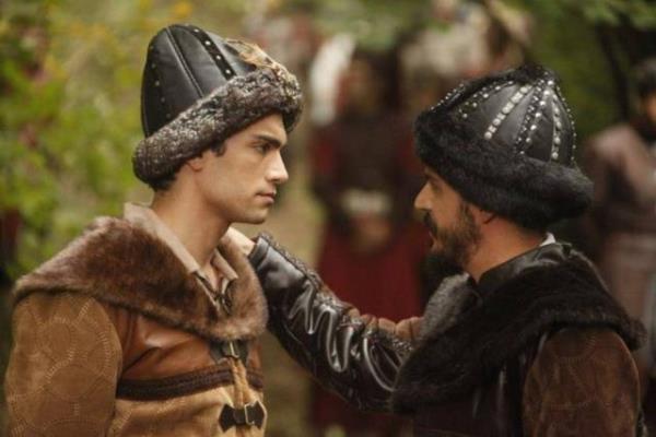 Grbey leri (ehzade Mehmed)  Grbey leri'nin hayat verdii, Kanuni Sultan Sleyman ve Hrrem Sultan'n ilk olu, ehzade Mustafa'nn erkek kardei, Sultan Sleyman'nn gzbebei olan ehzade ehzade Mustafa, nc sezon finalinde lerek diziden ayrld.