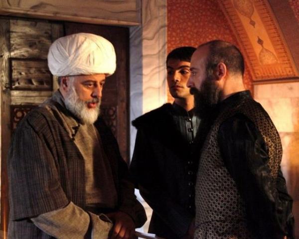 Hamdi Alkan (Yahya Efendi)  Kanuni Sultan Sleyman'n st kardei. lk olarak dizinin 78'inci blmnde grcye kt. Bir grnp bir kaybolan karakterlerden.