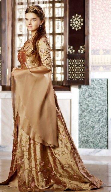 Pelin Karahan (Mihrimah Sultan)  Kanuni Sultan Sleyman ve Hrrem Sultan'n kz, vezir-i azam Rstem Paa'nn ei ve II. Selim'in kz kardei Mihrimah Sultan, nc sezonda kadroya adn yazdrd. Dizinin yeni sezonunda rol daha da glenecek ve nemli karakterlerden biri haline gelecek.