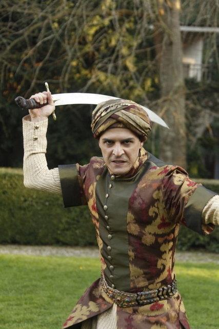 Mehmet Gnsr (ehzade Mustafa)  Mahidevran Sultan'n olu, Kanuni Sultan Sleyman'n ilk ehzadesi ehzade Mustafa, 69'uncu blm itibaryla dizideki yerini ald. ehzade Mustafa drdnc sezonun ilk haftalarnda tpk Pargal brahim gibi Kanuni tarafndan bodurularak ldrlecek.