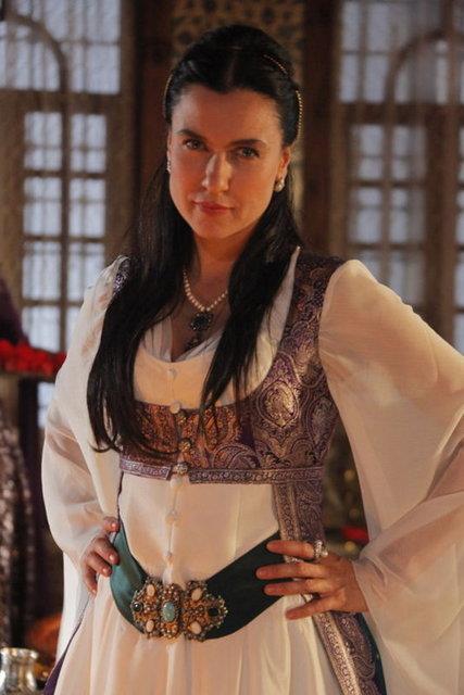 evval Sam (arkc)  Mihrimah Sultan'n kna gecesinde ark syleyen kadn olarak bir blm grnd.