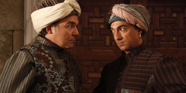 Engin Gnaydn (Gl Aa)  Haremde cariyelere saray terbiyesi vermekle grevli olan Gl Aa rolnde Engin Gnaydn' izledik. Pargal brahim tarafndan saraydan atlnca Gnaydn da diziye veda etti.