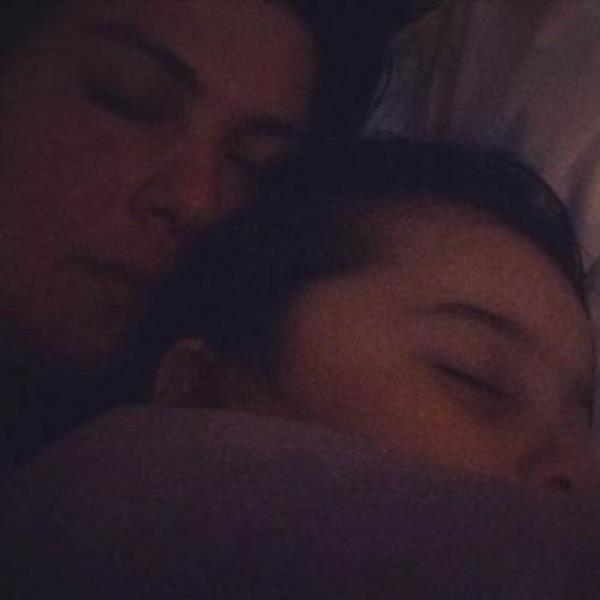 AELYA AKKOYUN    Biz uyuduk ,gzel ryalar