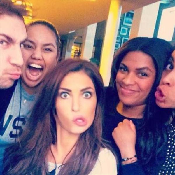 YOLANTHE CABAU    Arkadalarmla lgn anlar