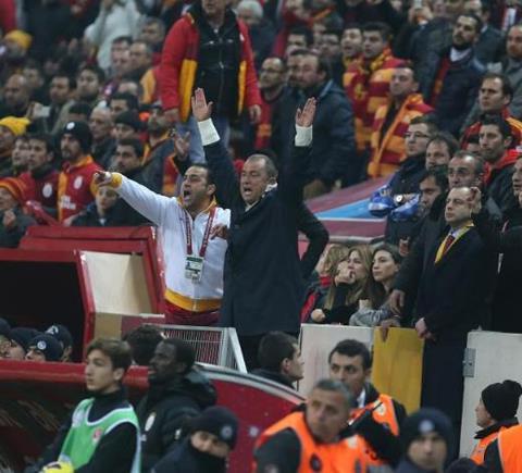 21, 22 ve 23. haftalar� kay�ps�z atlatan Galatasaray, 23. hafta TT Arena'da 2-0 geriye d��t��� ma�ta Orduspor'u muhte�em bir geri d�n��e imza atarak 4-2 kazanmay� bildi. Fakat bu ma��n devre aras�nda oyundan at�lan Teknik direkt�r Fatih Terim 3 ma� men cezas� ald�.