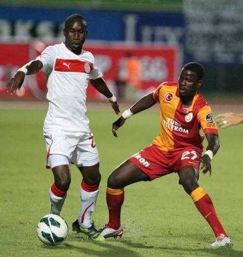 �zellikle sezonun ilk yar�s�nda ald��� sonu�lar ile dikkatleri �zerine �eken MP Antalyaspor ile 4. Haftada kar��la�an Galatasay, rakibini 4-0 gibi rahat bir skorla ma�lup etmeyi ba�ard�.