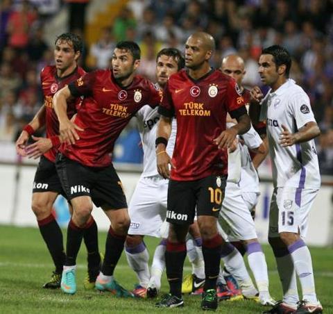 Fatih Terim'in ��rencileri bu sezon ald��� ilk ma�lubiyeti ise Orduspor deplasman�nda ald�. S�per Lig'e veda eden Orduspor ligin 6 haftas�nda Galatasaray'a ilk ma�lubiyeti ya�atan ekip oldu. Ma�ta Galatasaray'�n eski futbolcusu Hasan Kabze att��� r�va�ata gol� ise uzun bir s�re konu�ulmu�tu.