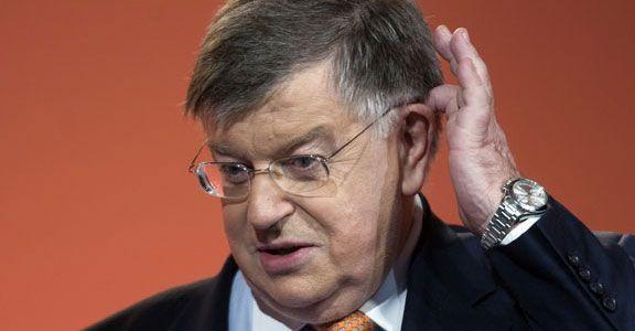 <p><b>France Telecom'da 35 intihar</b></p>  France Telecom'un eski CEO'larndan olan Dider Lombard irketinde ynetimi srasnda 35 alann intihar etmesine sebep olmas sulamalarna maruz kalmt. 2005-2010 arasnda irketi yneten Lombard Fransz polisi tarafndan soruturulduktan sonra CEO'luk grevini brakt.