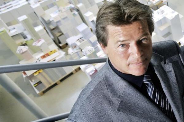 <p><b>Daniel Eicher</b></p>  Dnyann en mehur krtasiye firmalarndan ABC Verlag'n CEO'su Daniel Eicher 6 Ekim 2013'te intihar etti. Arkasnda da intihar notu brakt.