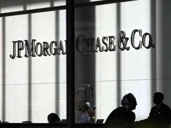 <p><b>Ryan Crane</b></p>  JP Morgan'dan bir baka bankac intihar daha. 3 ubat 2014 gn 37 yandaki borsa yneticisi Ryan Crane belirlenemeyen bir nedenden dolay intihar etti.