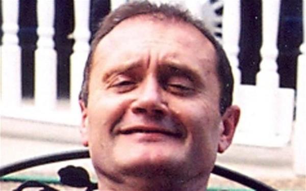 <p><b>Daniel Pirron</b></p>  57 yandaki Deloitte yneticisi Standard Bank'n ran dolarlar skandalna adnn karmasnn ardndan 2012'de intihar etmiti.