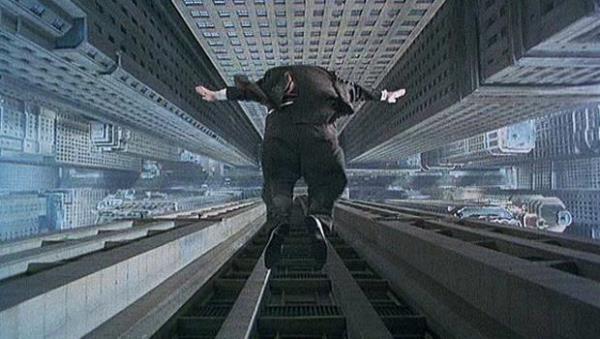 Dnya ekonomisi toparlanma emareleri gsterse de iadamlarnn intiharlar i dnyasnn kanayan yaras olmaya devam ediyor. Bata finans sektr olmak zere birok sektrden intiharlar ve nedeni belirlenemyen lmler zellikle son iki ylda byk art gsterdi. Sadece 2014'te 12 st dzey ynetici intihar etti. Bu rakamlar ekonomik kriz zamannda bile grlmemiti. te i dnyasn derinden sarsan intiharlar...