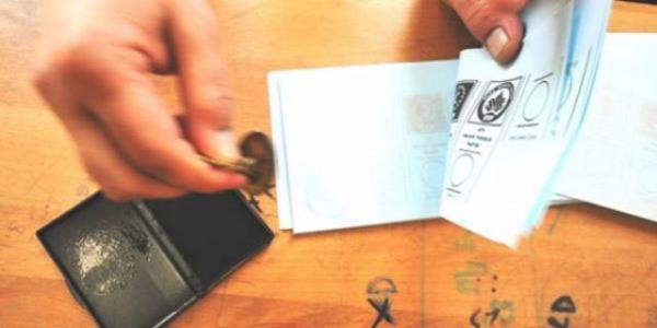 5) Siyasi partilere veya bamsz adaylara ayrlan alanlardan birden fazlasna 'EVET' mhr baslm olan,