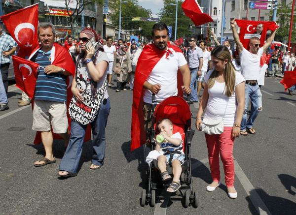 Viyana'nn 10'uncu blgesinde balayp kent merkezindeki Ring caddesine ulaan yry, daha sonra "gvenlik ve trafik" gerekesiyle Mariahilfer Caddesi'ne ynlendirilerek Westbahnhof adl bat tren istasyonu nndeki Avrupa Meydan'nda son buldu.