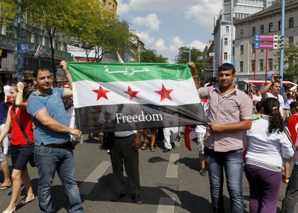 Bu arada mitinge Trklerin yansra Avusturya'da yaayan Arap lkeleri ile Balkan lkelerindeki Mslmanlar da kendi ulusal bayraklaryla katld.