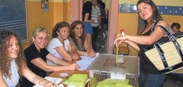 21. Salona ailesiyle gelmi ilk defa oy verecek olan 18'lik genler