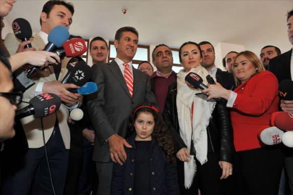 Paralel rgtn prensi Mustafa Sargl hem CHP semenlerinde hem onu olu gibi seven Fethullah Glen'de byk hayal krkl yaratt. 30 Mart'tan nce CHP semeni ve Doan medya tarafndan seimi kazanacana kesin gzyle baklan Mustafa Sargl byk bir fiyasko oldu.