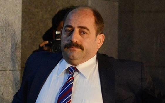 Ergenekon davalar ile ad Sper Savc'ya kan Zekeriya z de hem 17 Aralk sreci hem 25 Aralk'taki oynad aktif rolle byk bir hayal krkl yaratt. Halkn savcs imaj sarslan Zekeri z, kamu yararn gz ard ederek Glen rgt'ne yakn durmas halkn byk tepkisini ekti. 30 Mart'tan sonra hibir eyin eskisi gibi olmayaca isimlerden birisi de Zekeriye z olacak phesiz.