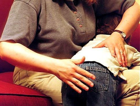 <p><b>sve - Tokat atmak</b></p>    Okulda tokat atmay brakn, ebeveynin ocuuna tokat atmas dahi yasaktr.