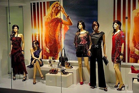 <p><b>ran - Kadn vitrin mankenleri</b></p>    Kadn vitrin mankenlerinin trbansz olarak kullanlmas yasaktr.