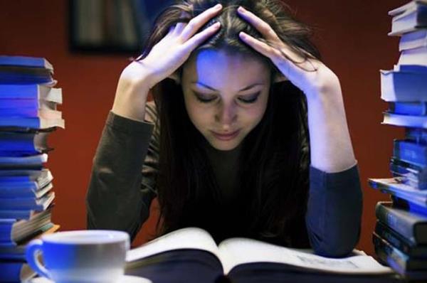 Bu yl liseden yaklak 800 bin rencinin mezun olacan hatrlatan etinsaya, normal artlarda niversite kontenjann mezun kontenjann karladn ifade etti.