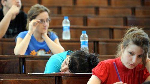 Bu alanlarn neden tercih edilmediiyle ilgili almalar yaptklarn kaydeden etinsaya, "Burada gereki kontenjan belirleme siyaseti izledik. Yani geen yl o niversitede o blme yeterince kayt olmad ise bu yl oraya az kontenjan verdik.