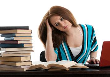 niversite snavna, her yl, yeni mezunlarn yan sra daha nceki yllarda istedii blme yerleememi veya yerletii blmden memnun olmayanlarn da girdiini belirten etinsaya, bu durumun snav sistemi zerindeki basky artrdn dile getirdi.