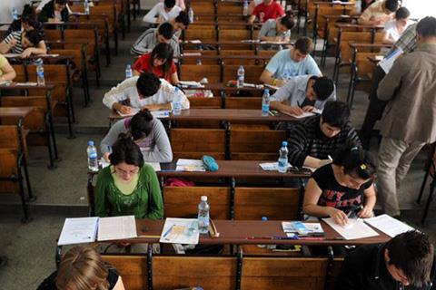 zel yetenek snavyla renci alan niversitelerin kontenjanlarnn ise 22 binden 23 bine karldn ifade eden etinsaya, "Ak retim hari 2012'de 764 bin olan niversite kontenjann bu yl 805 bine kardk.